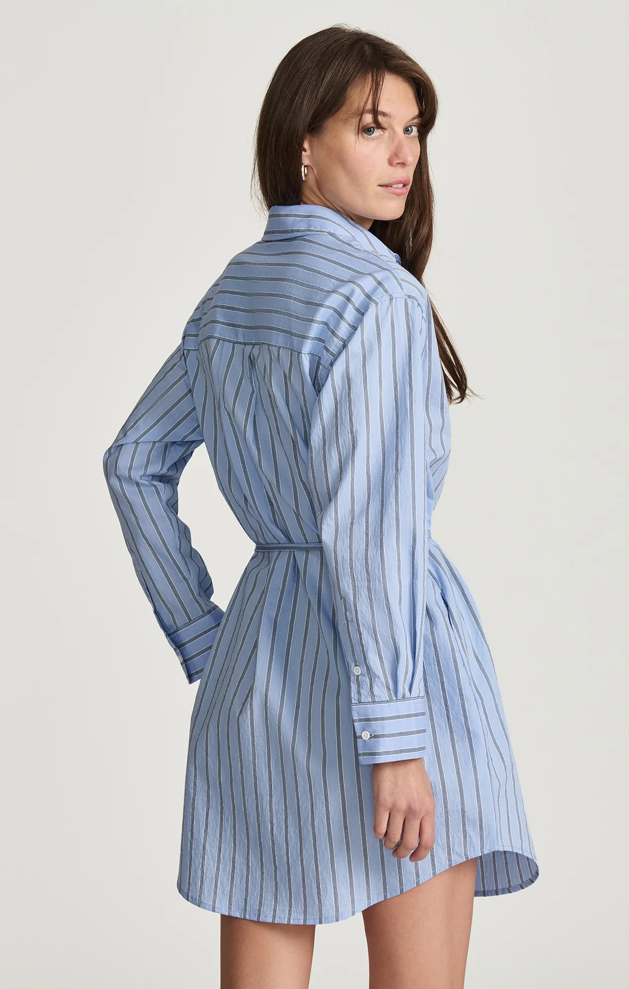 TIE-WAIST MINI SHIRTDRESS IN BLUE STRIPED - Image 3