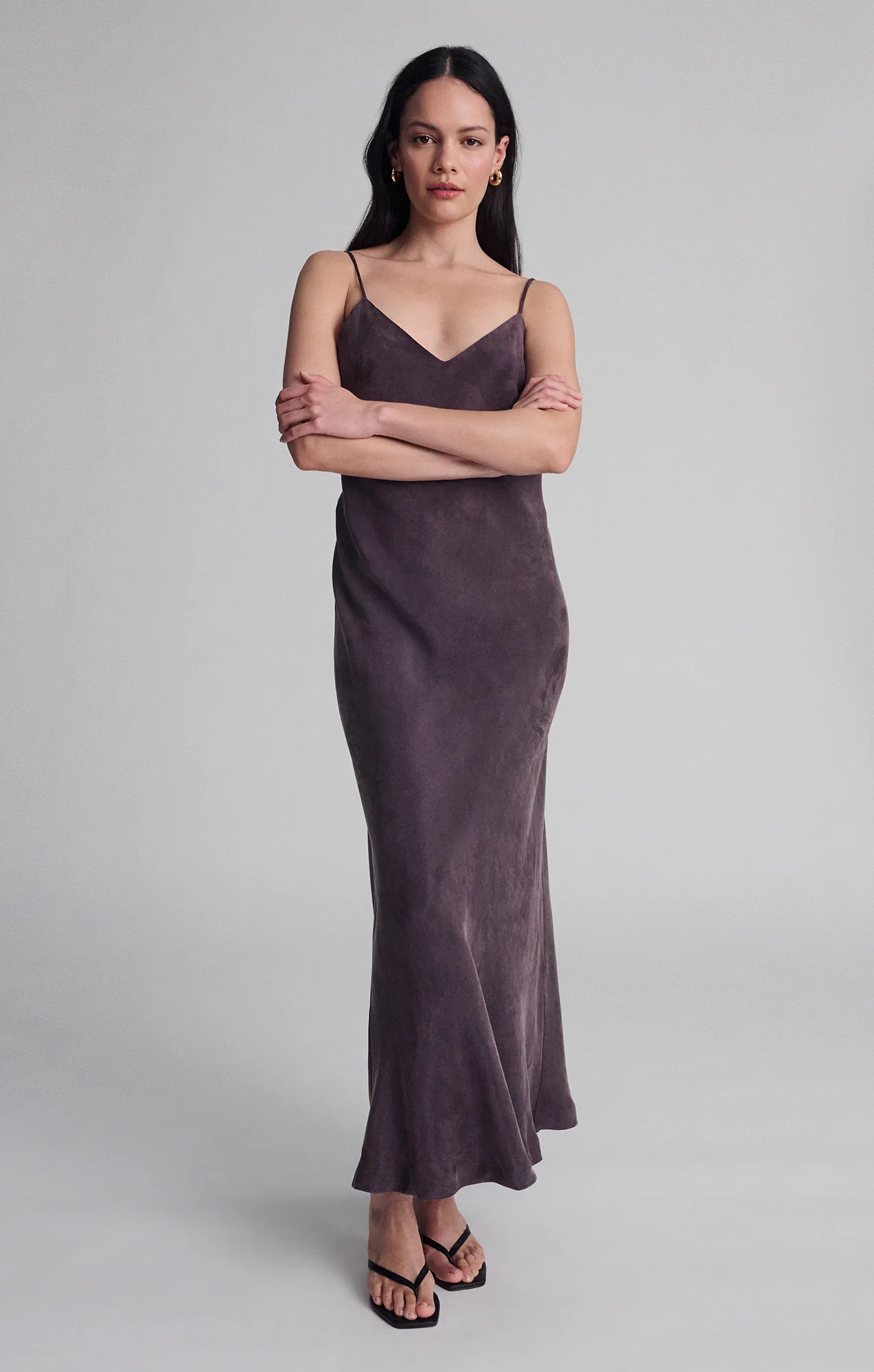 V-NECK TENCEL™ MAXI DRESS IN PLUM PERFECT - Image 5