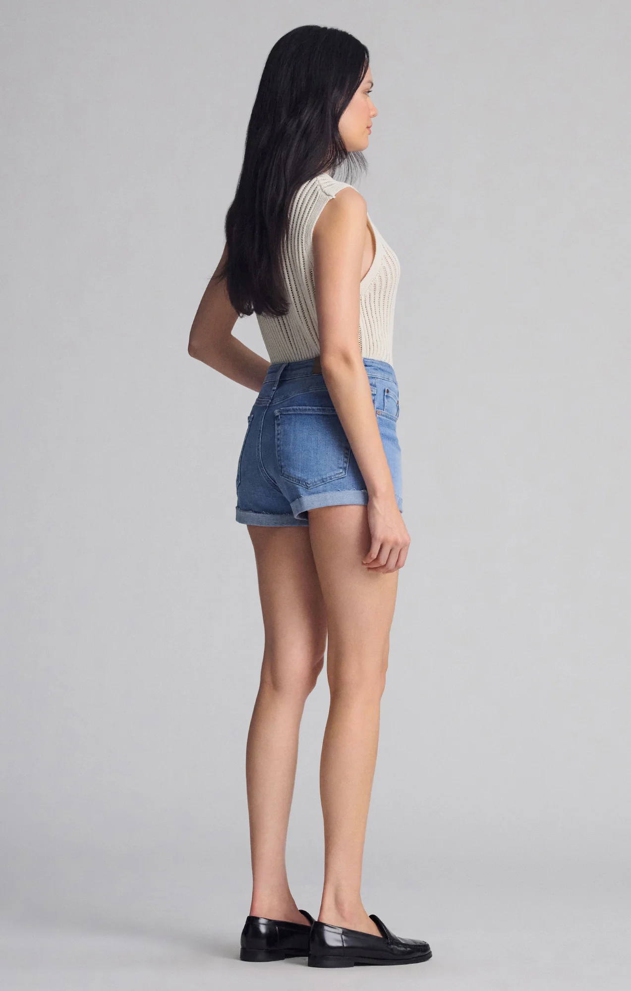 VIVIA CUFFED SHORTS IN LIGHT FLEX BLUE - Image 5
